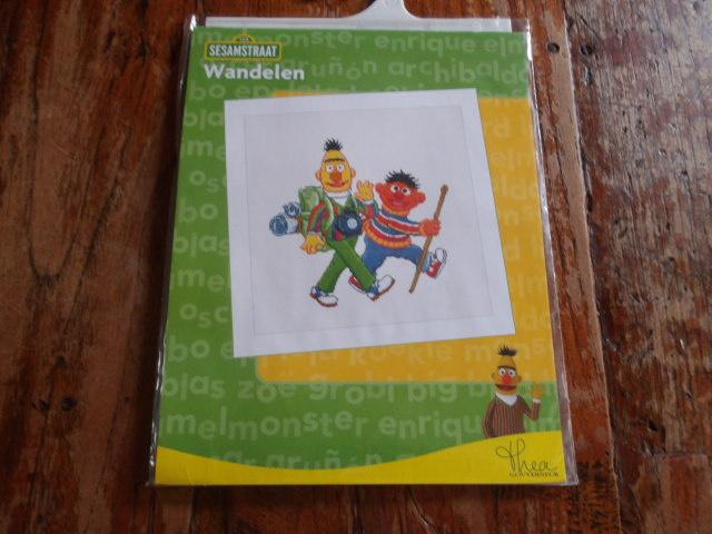 borduurpakket Thea Gouverneur Sesamstraat. Wandelen (nog 2), Ophalen of Verzenden, Nieuw, Handborduren, Borduurpakket