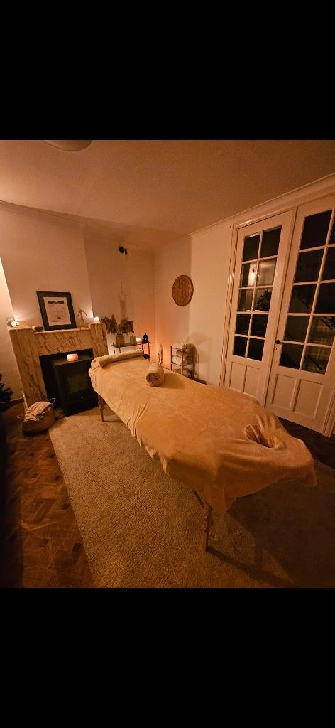 Ontspanningsmassage van heel het lichaam door man ACTIEMAAND, Ontspanningsmassage