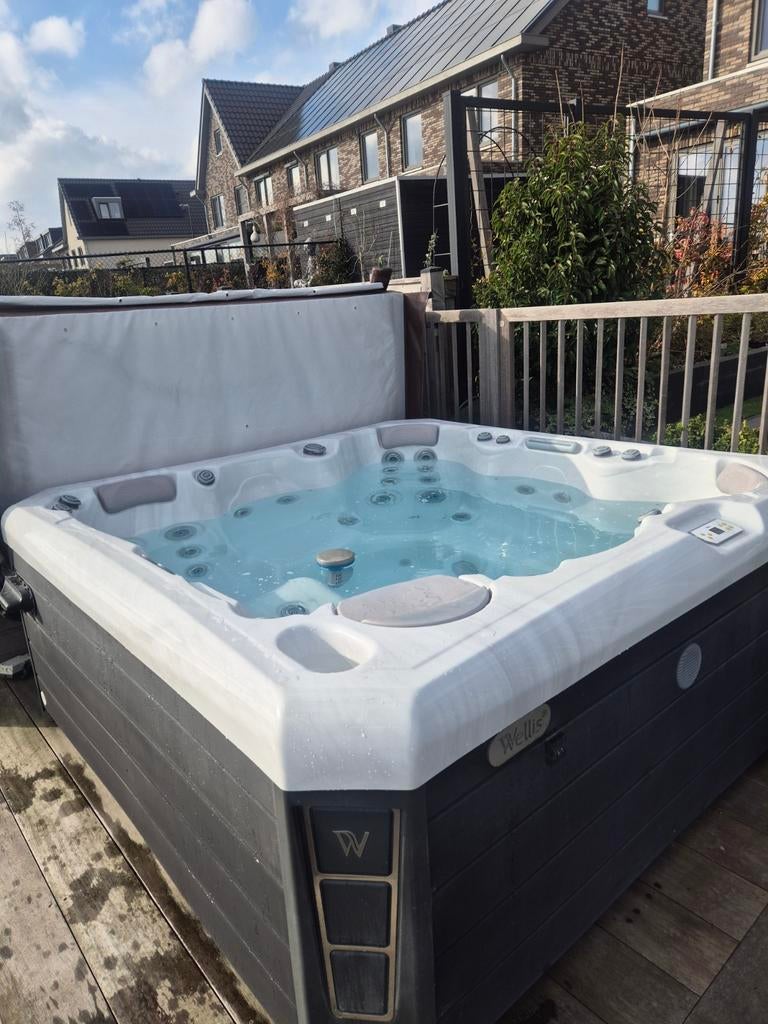 Luxe Wellis Jacuzzi Malaga Life met soundsystem, Ophalen, Zo goed als nieuw, Inbouw, Trap