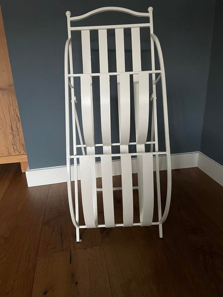 Witte metalen tijdschriftenrek, Ophalen, Zo goed als nieuw