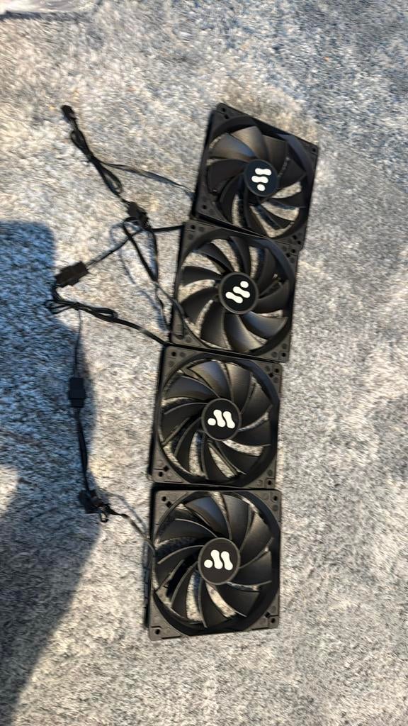 PC Fans - 4 Zwart, Daisy Chain, Gloednieuw,, Computers en Software, Computerkoelers, Nieuw, Luchtkoeling, Ophalen of Verzenden