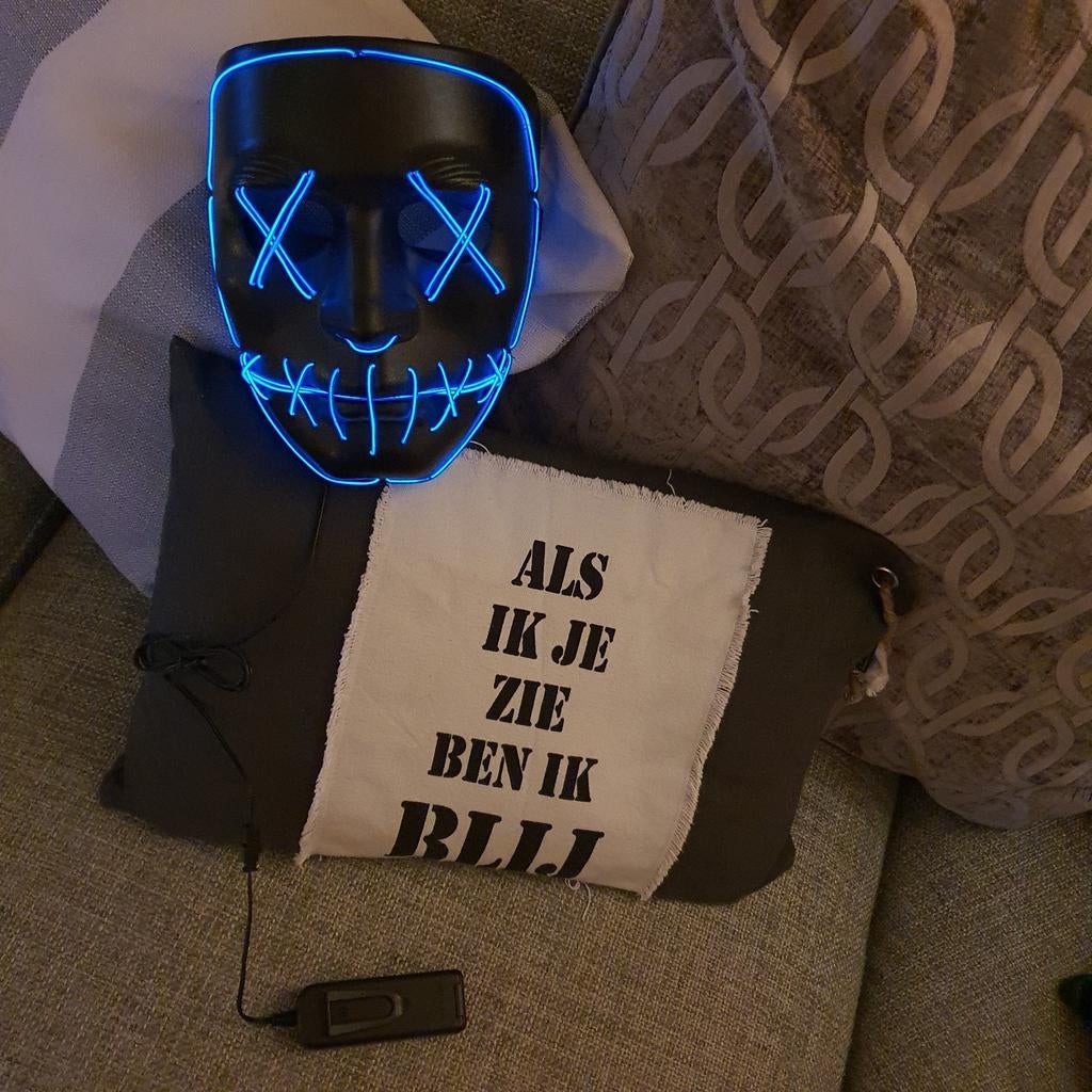 Masker met licht, Ophalen