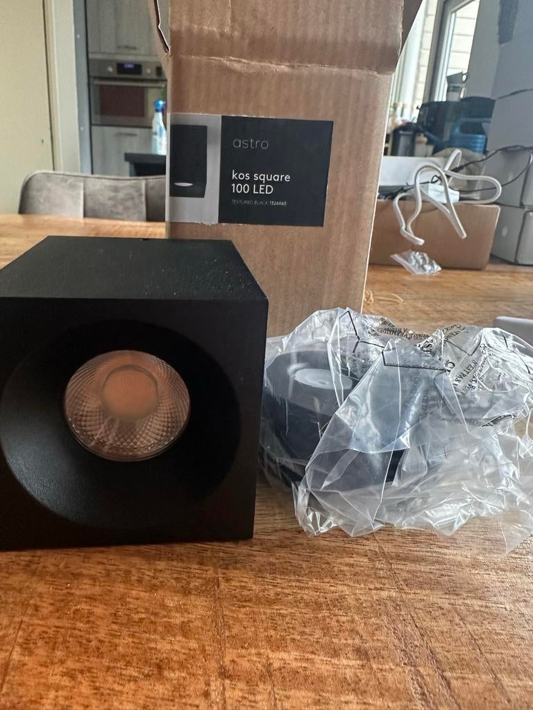 Astro Kos Square 100 LED wandlamp zwart – €20 (nieuw  €45+), Ophalen of Verzenden, Nieuw