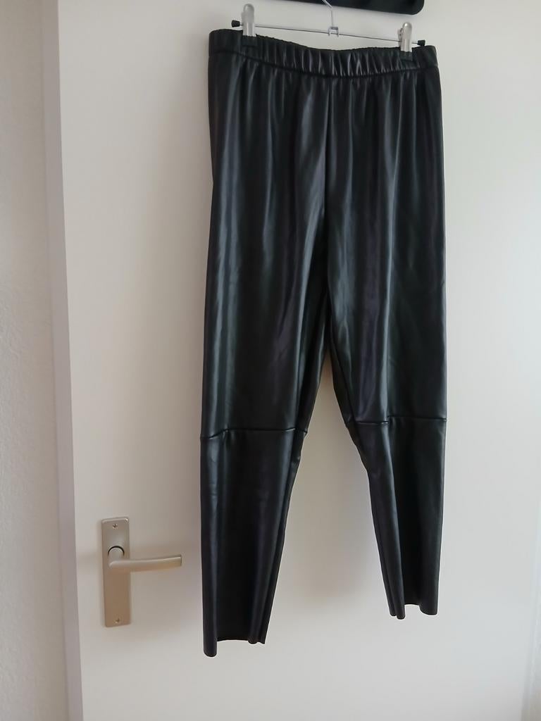 Prachtige nieuwe leather look broek van PENN & INK. Maat 42., Penn & Ink, Verzenden, Zwart, Maat 42/44 (L)