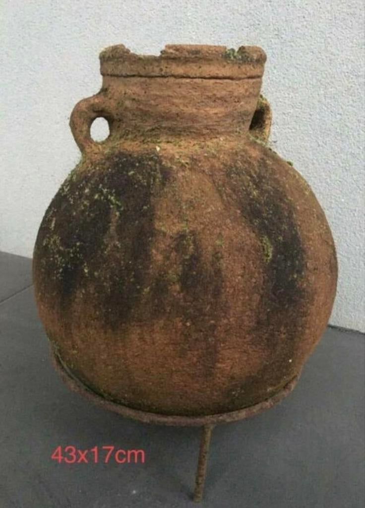 Oude unieke terracotta grote kruik 43cm/metalen standaard, Tuin en Terras, Bloempotten, Gebruikt, Terracotta, Binnen, Balkon, Tuin