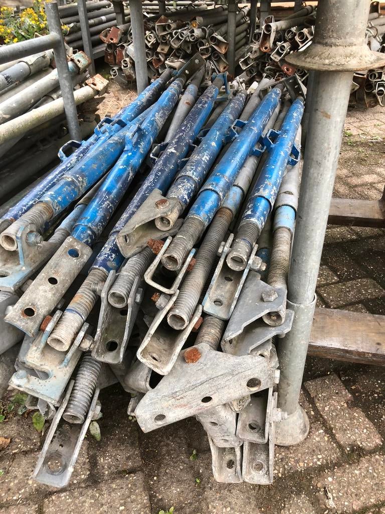 Schroefstempels, bouwstempels , stutten . Bm 300 / Bm 350, Ophalen of Verzenden, Zo goed als nieuw