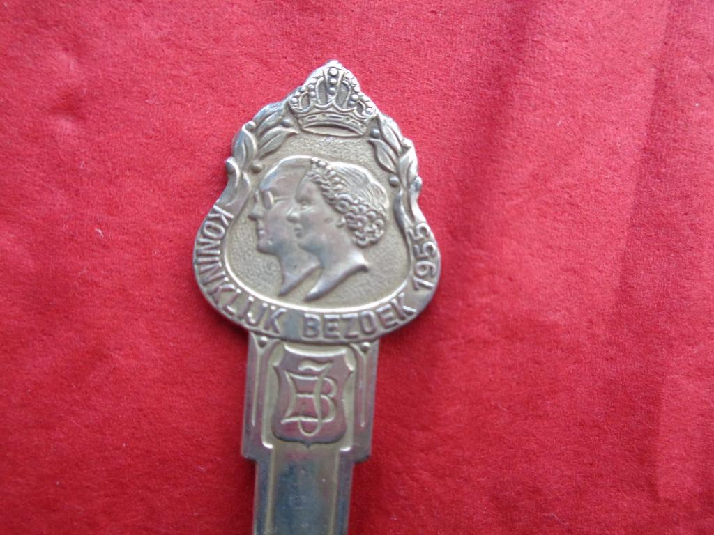 lepeltje NEDERLANDSE ANTILLEN KONINKLIJK BEZOEK 1955, Verzamelen, Ophalen of Verzenden, Zo goed als nieuw, Kaart, Foto of Prent