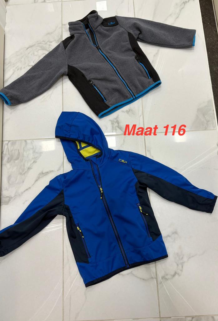2 jackets & regenjas te koop – maat 116 Jongen, Ophalen of Verzenden, Zo goed als nieuw, Jongen, Jas