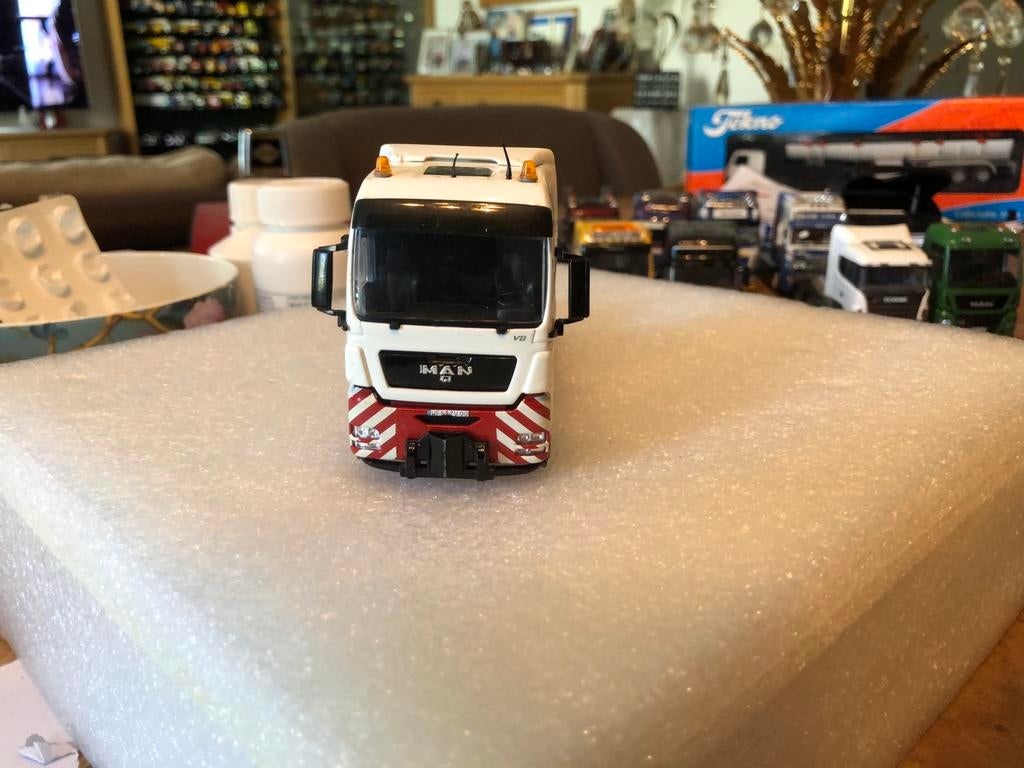 MAN DIESEL 8x4 dubbel aangedreven TREKKER, Hobby en Vrije tijd, Modelauto's | 1:50, Ophalen of Verzenden, Bus of Vrachtwagen