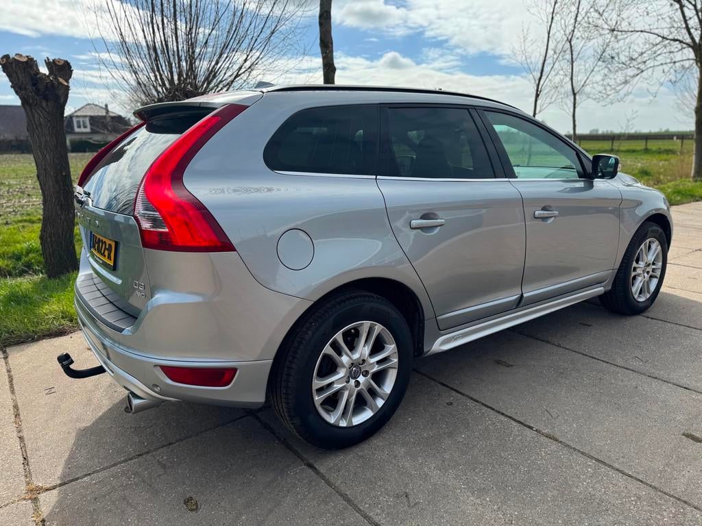 Volvo XC60 2.4D AWD R-Design 163PK AUTOMAAT/LEDER/CLIMA/CRUI, Auto's, Automaat, Euro 5, 15 km/l, Gebruikt