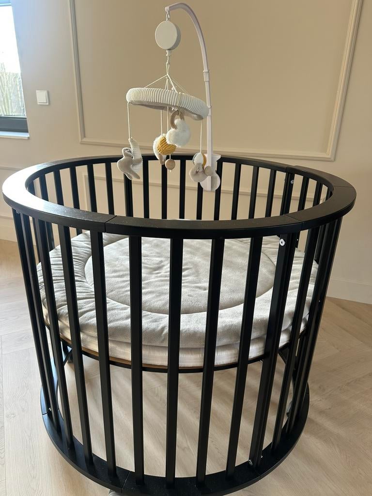 Ronde Babybox-compleet met matras, boxkleed & muziekmobiel!, Ophalen, Gebruikt, Rond, In hoogte verstelbaar