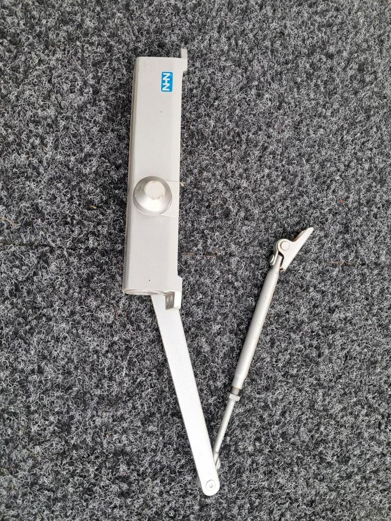 Deurdranger - Zilverkleurig, Ophalen of Verzenden, Gebruikt, Overige materialen, Overige typen