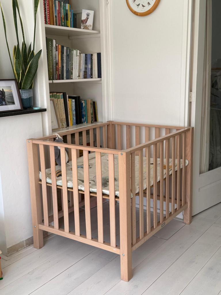 Mooie Bopita babybox houtkleur met Little Dutch boxkleed, Kinderen en Baby's, Boxen, Ophalen, Gebruikt, Rechthoekig, In hoogte verstelbaar