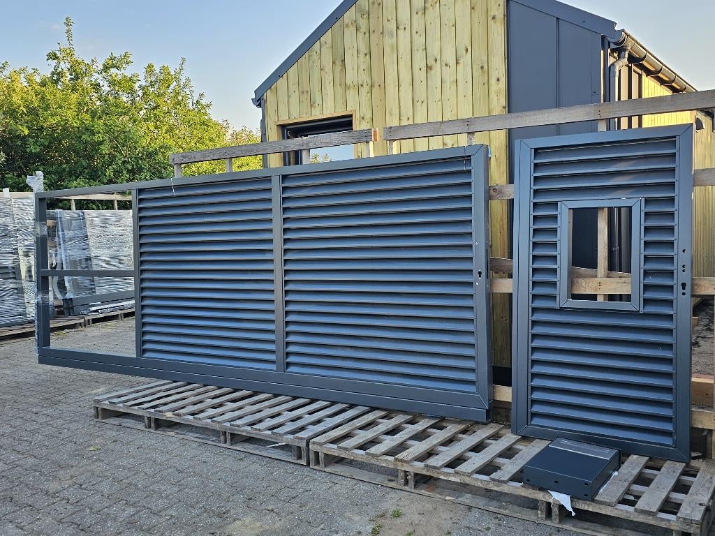 Nieuwe links schuivende schuifpoort: Denver 300x180cm grijs, Met poort, Nieuw, IJzer, Spijlenhekwerk