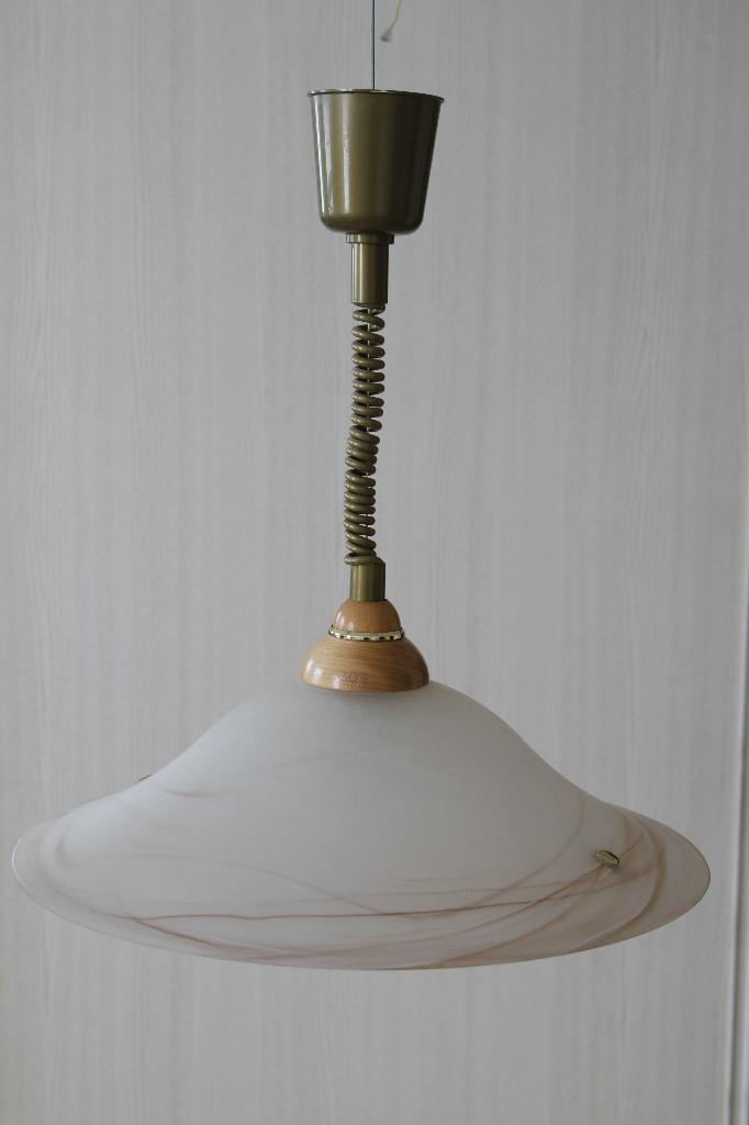 Mooie retro hanglamp met glazen kap., Huis en Inrichting, Lampen | Hanglampen, Ophalen, Zo goed als nieuw, Glas, Minder dan 50 cm