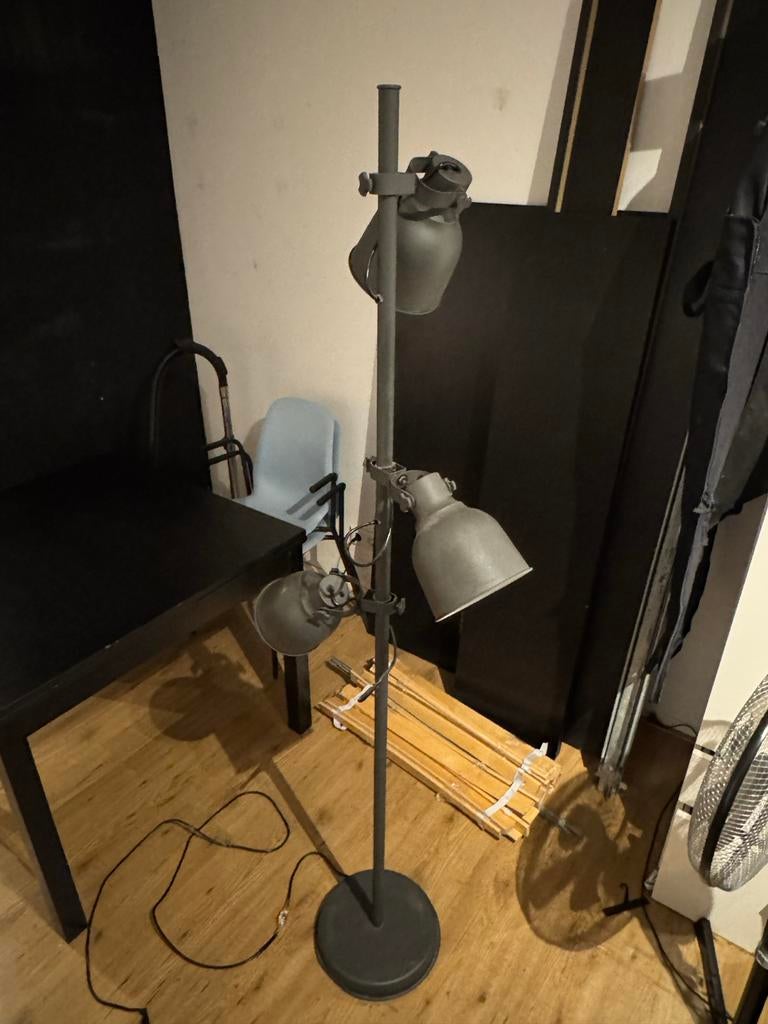 Ikea Hektar Staande Lamp met 3 Spots en Afstandsbediening, Ophalen, Gebruikt, Metaal, 150 tot 200 cm