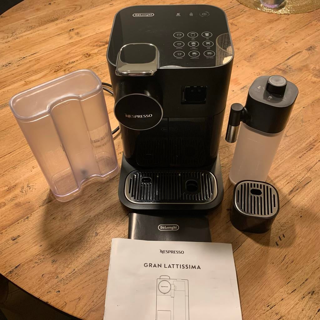 De'Longhi Nespresso Gran Lattissima Zwart, Ophalen, Koffiemachine, Zo goed als nieuw, 1 kopje