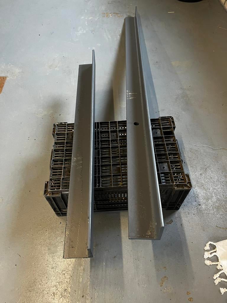 Hoekstaal lattei, Doe-het-zelf en Verbouw, IJzerwaren en Bevestigingsmiddelen, Ophalen, Zo goed als nieuw