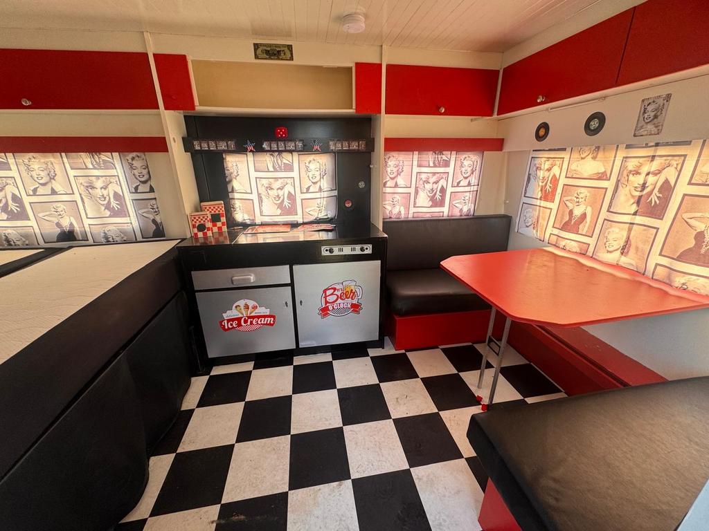 Unieke festival caravan zonder kenteken - Retro stijl!, Overige merken, Vast bed, Koelkast, Tot en met 2