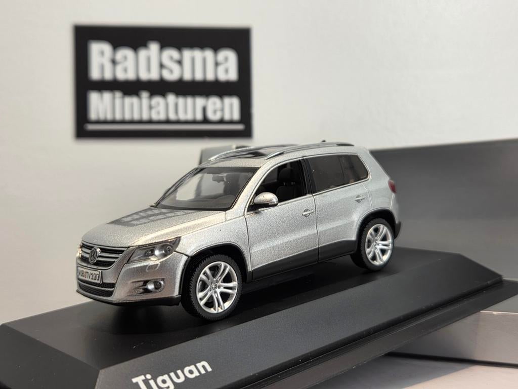 Volkswagen Tiguan " 1e model " Silver 1:43 Schuco, Auto, Ophalen of Verzenden, Zo goed als nieuw, Schuco