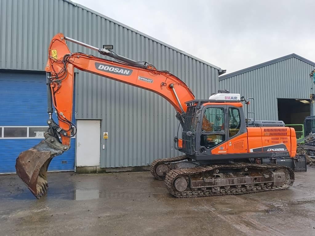 Doosan DX 225 LC-5 tracked excavator bagger ketten 2018, Graafmachine
