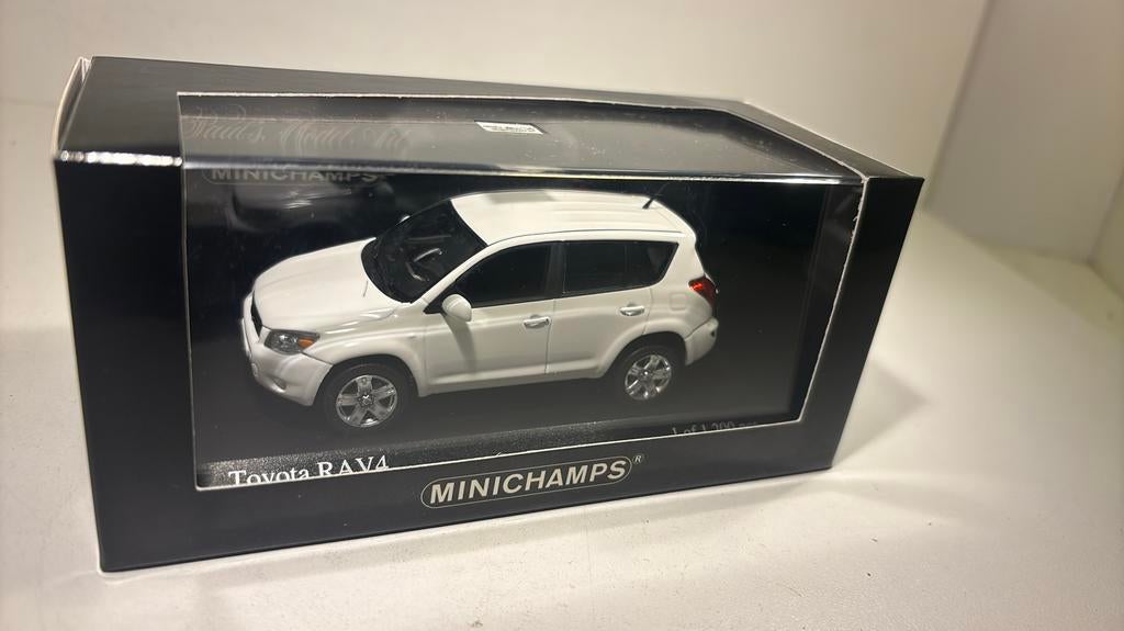 Toyota ra4a minichamps 1.43