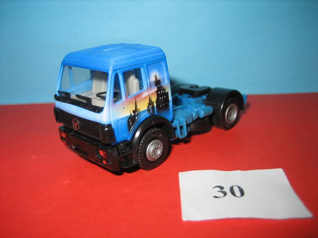 Tr-30  losse Truck  MERCEDES in blauw  Herpa, Hobby en Vrije tijd, Modelauto's | 1:87, Ophalen of Verzenden, Zo goed als nieuw