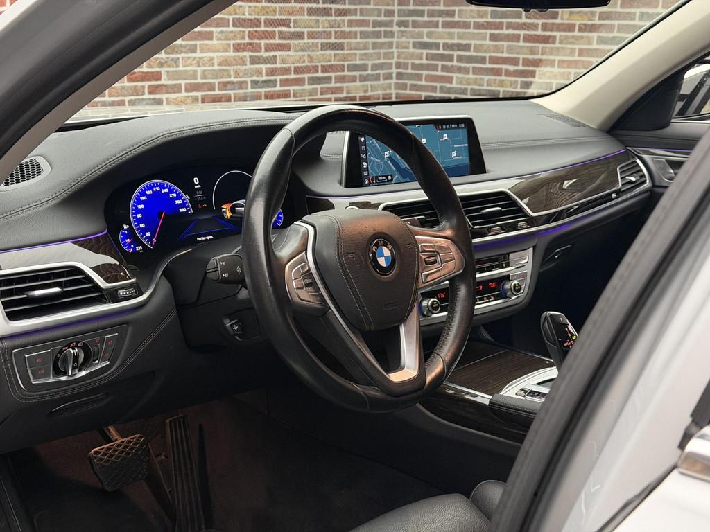 BMW 7-serie 740i HEADUP CAMERA LEDER MASSAGE MEMORY, Auto's, Automaat, Gebruikt, 1700 kg, Leder