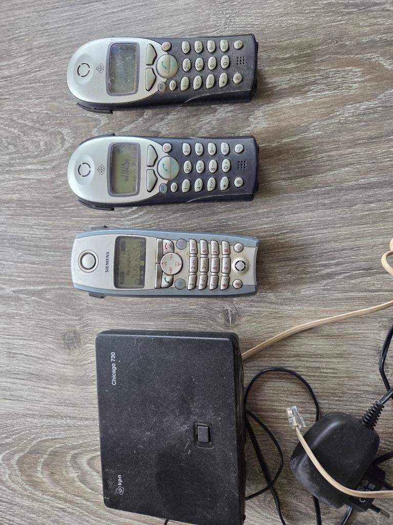 DECT-basisstation Chicago 730 met 3 handsets en opladers, Telecommunicatie, Vaste telefoons | Handsets en Draadloos, Gebruikt