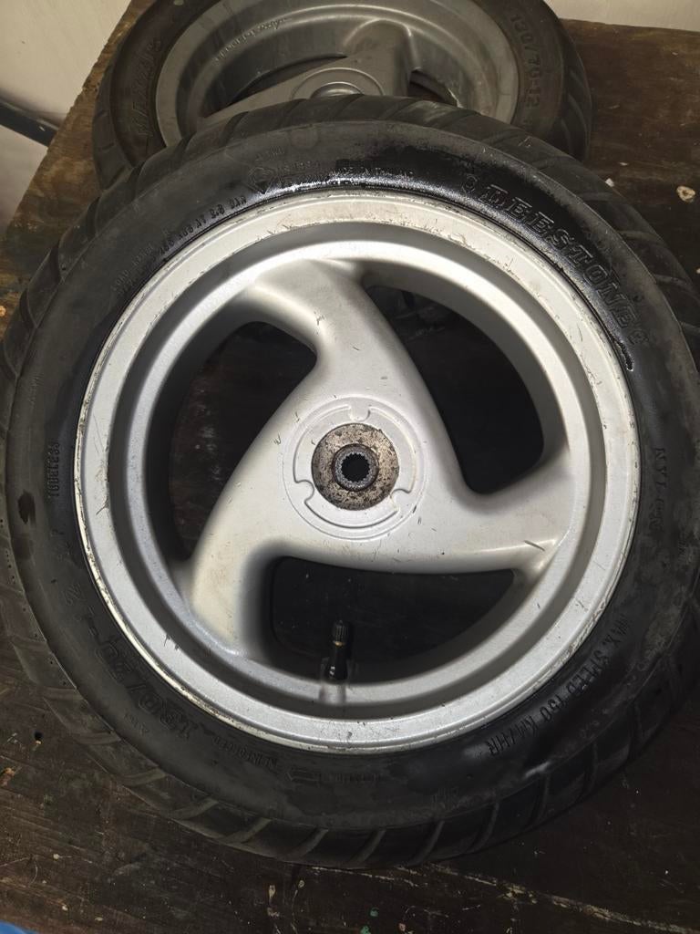 Peugeot 2T 12 inch velgen met band €10 p/s, Fietsen en Brommers, Brommeronderdelen | Scooters, Ophalen of Verzenden, Gebruikt