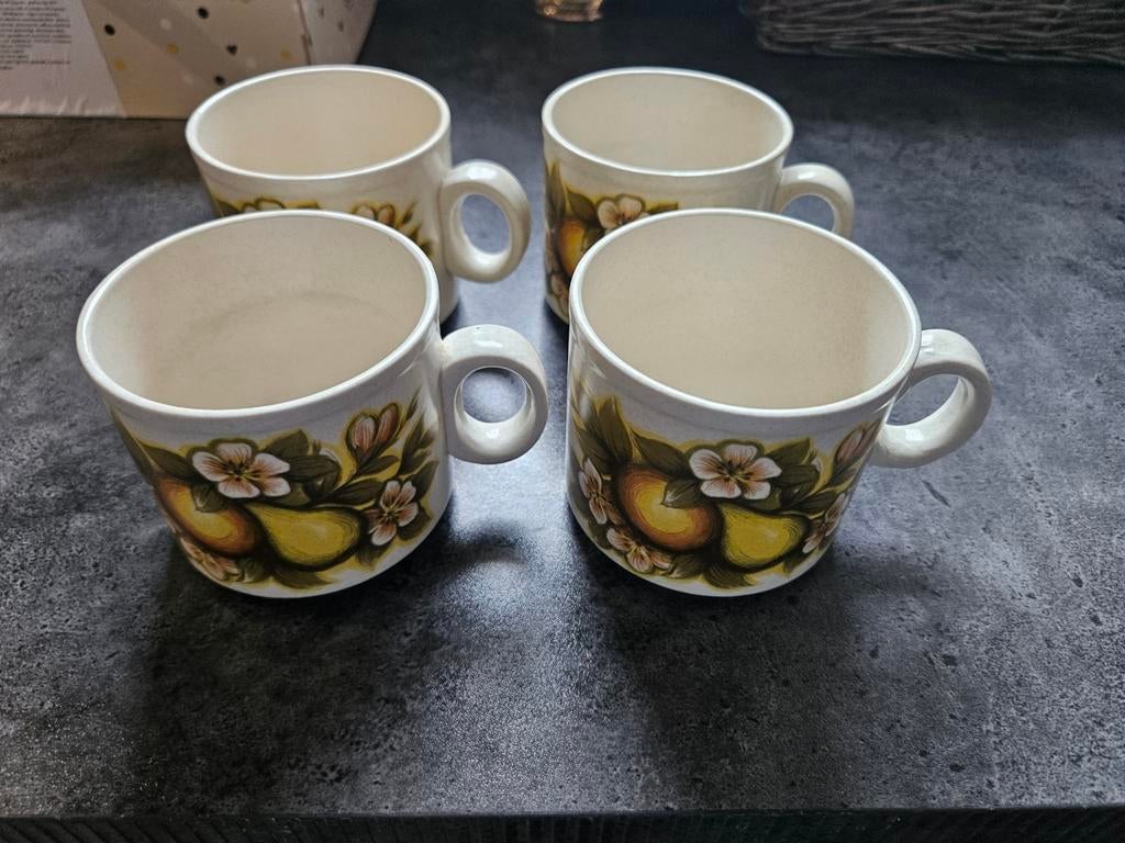 Set van 4 vintage Doverstone Made in England mokken, Ophalen of Verzenden, Aardewerk, Overige stijlen, Kop(pen) en/of Schotel(s)