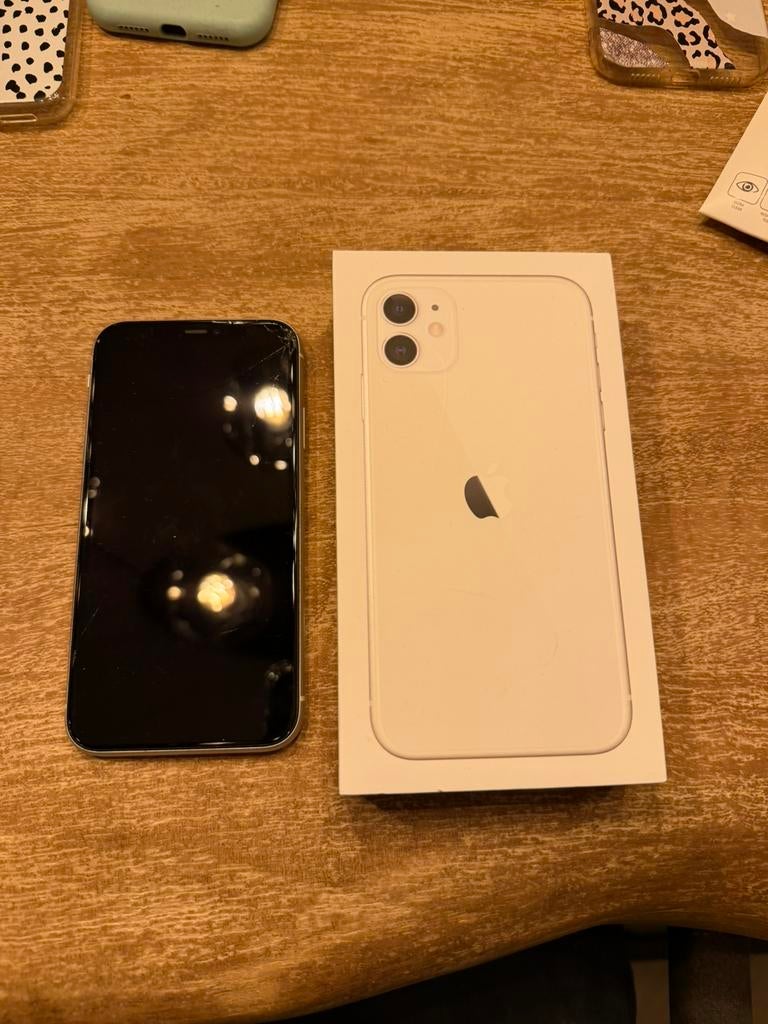 Te koop iphone 11 apple ipone 11 telefoon mobiel, Telecommunicatie, Mobiele telefoons | Apple iPhone, Ophalen, Gebruikt, Wit, IPhone 11