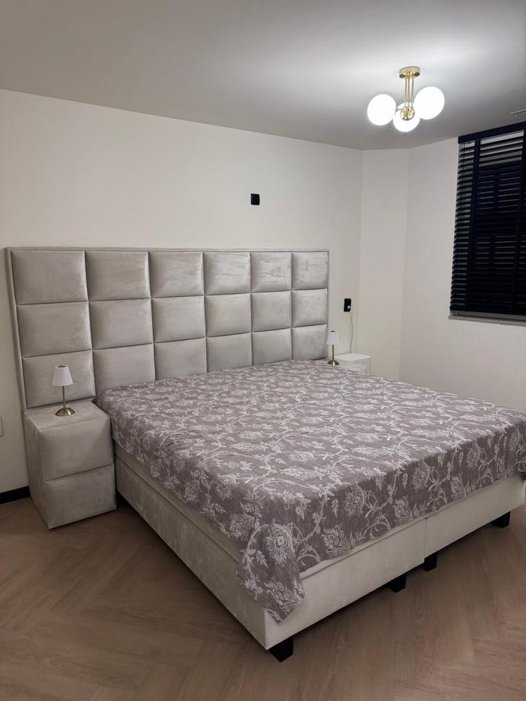 Beige Velvet 180x200 2 Persoons Bed Zo Goed Als Nieuw!, Ophalen of Verzenden, Zo goed als nieuw, Tweepersoons