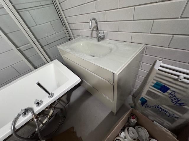 Badkamer sanitair Xenz (bad,fontijnbak,douche,toilet,meubel), Doe-het-zelf en Verbouw, Sanitair, Ophalen, Zo goed als nieuw, Glas