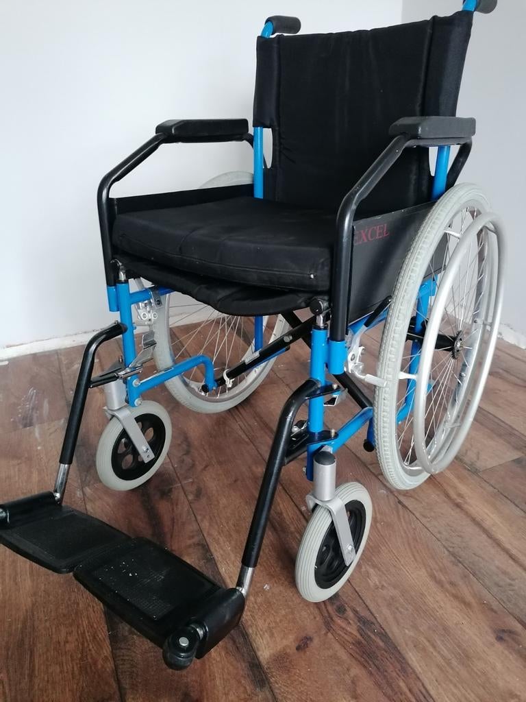 Excel Rolstoel Inklapbaar Opvouwbaar Blauw en Kussen, Diversen, Rolstoelen, Ophalen, Inklapbaar, Zo goed als nieuw, Duwrolstoel