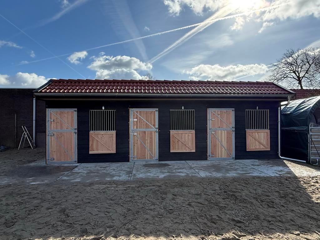 3 stallen van 3.00 x 3.50 m met dakpannen, Stalling, 2 of 3 paarden of pony's
