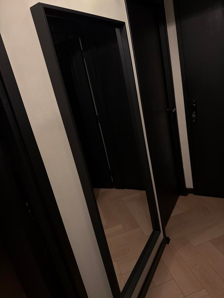 Stijlvolle zwarte spiegel 150x65 cm, Ophalen, Zo goed als nieuw, 150 tot 200 cm, Rechthoekig