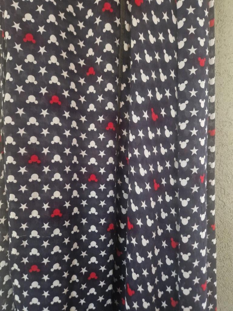 Disney sjaal met Mickey Mouse en sterren, Ophalen of Verzenden, Zo goed als nieuw, Maat 46/48 (XL) of groter, Sjaal
