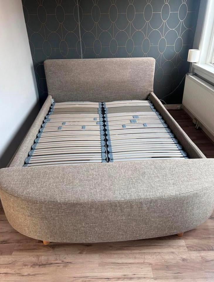 Swiss sense bed incl lattenbodem en hocker, Ophalen, Tweepersoons, Zo goed als nieuw, Stof