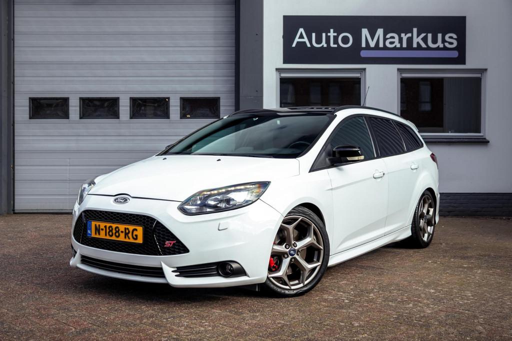 Ford Focus Wagon 2.0 EcoBoost ST-3|Recaro|Camera|Keyless|Led, Auto's, Euro 5, Gebruikt, 4 cilinders, Wit