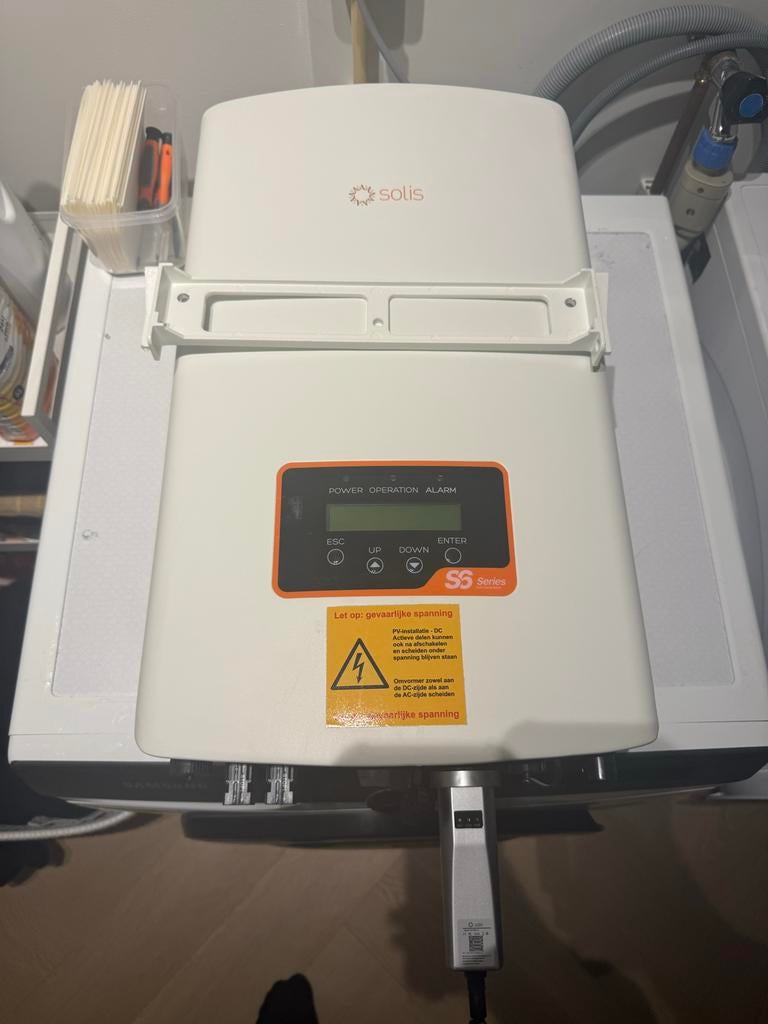 Solis S6-GR1P3.6K Omvormer - Nieuwstaat, Doe-het-zelf en Verbouw, Zonnepanelen en Toebehoren, Ophalen of Verzenden, Zo goed als nieuw