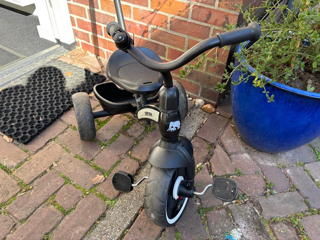 Deryan driewieler met duwstang - Zwart, Ophalen, Gebruikt, Verstelbare zitting