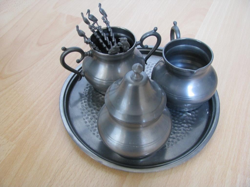 tin stelletje,suikerpotje,melkkannetje,lepelpotje en lepels, Ophalen of Verzenden