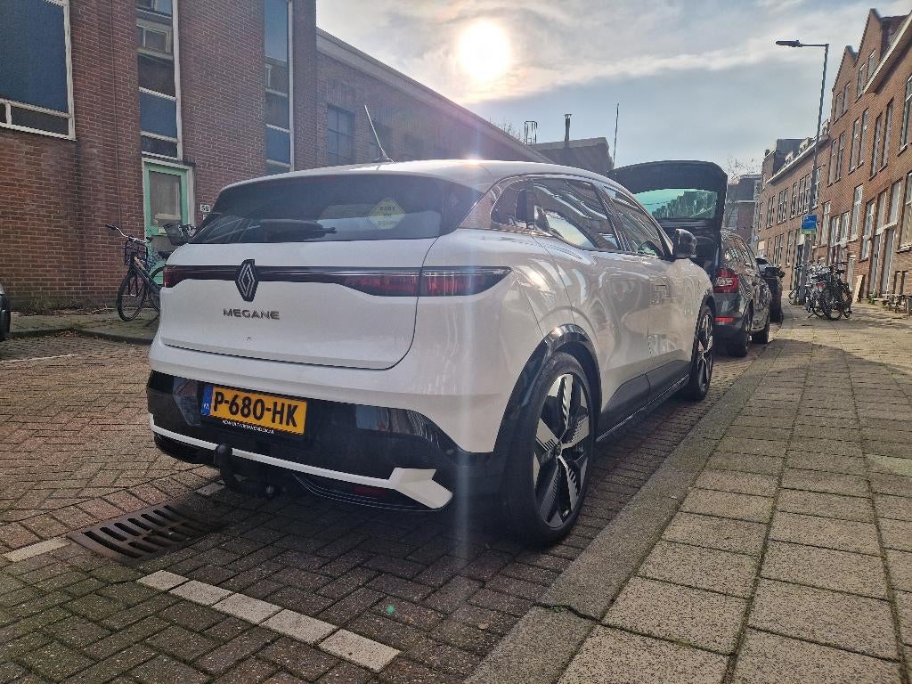 Renault Mégane Ev60 220pk Optimum Charge Iconic 2022 Wit, 1611 kg, Wit, Elektrisch, Grijs