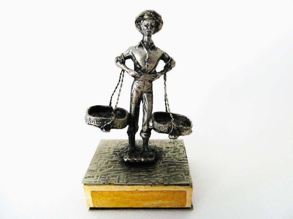 Beeldje / luciferhouder Spaanse visser oud luciferdoosje, Antiek en Kunst, Ophalen of Verzenden