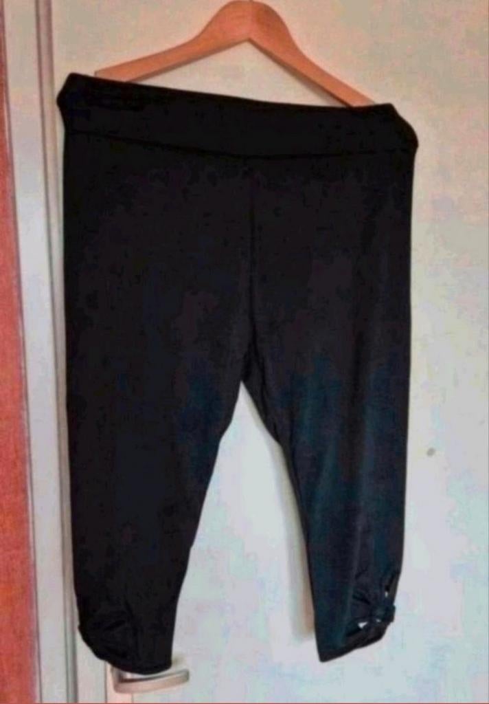 Nieuwe zwarte 3/4 broek maat L/XL. Lengte 78 cm., Zwart, Maat 42/44 (L), Nieuw, Ophalen of Verzenden