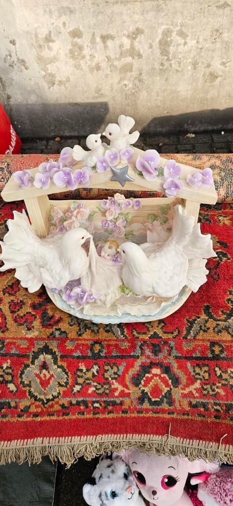 Beeld kind met duiven zeer mooi decoratie bv in een winkel, Ophalen, Zo goed als nieuw