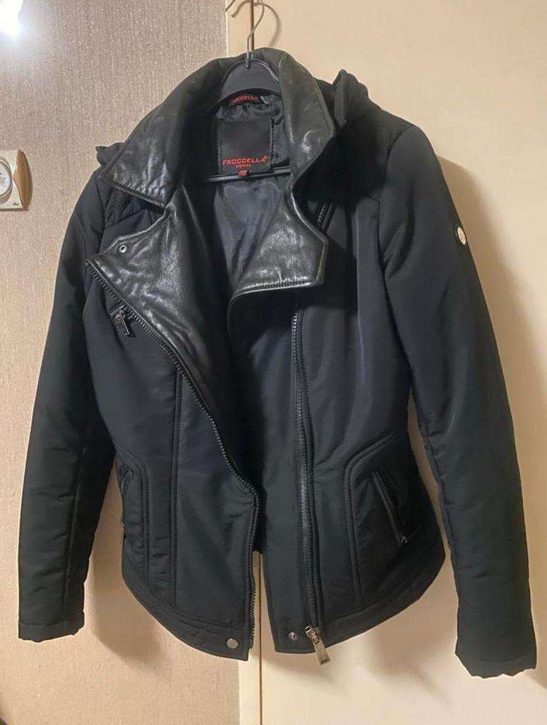 Froccella Zwarte Winterjas met Leren Details, Ophalen of Verzenden, Zo goed als nieuw, Maat 38/40 (M), Zwart