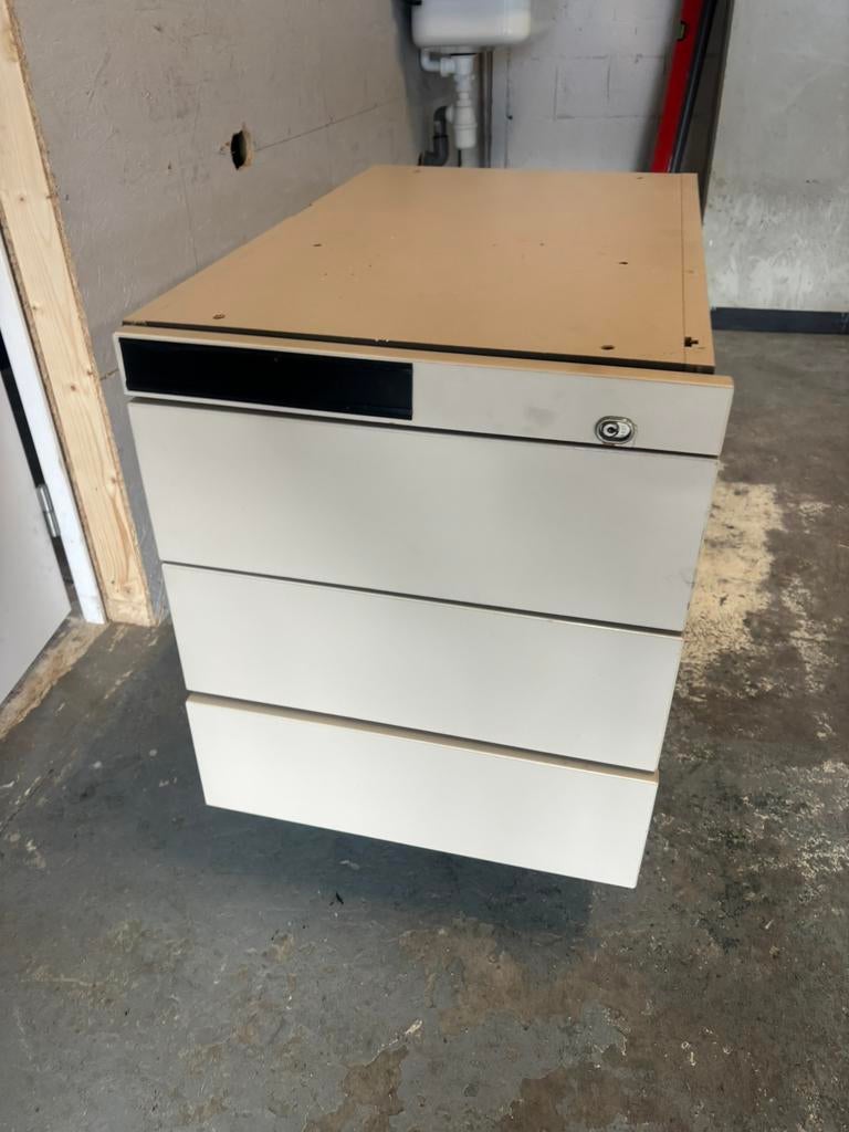 Ladekast (gratis), Ophalen, 50 tot 100 cm, Zo goed als nieuw, Minder dan 100 cm