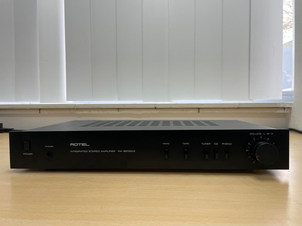 Rotel versterker RA 820BX2, Overige merken, Gebruikt, Ophalen of Verzenden, Nvt